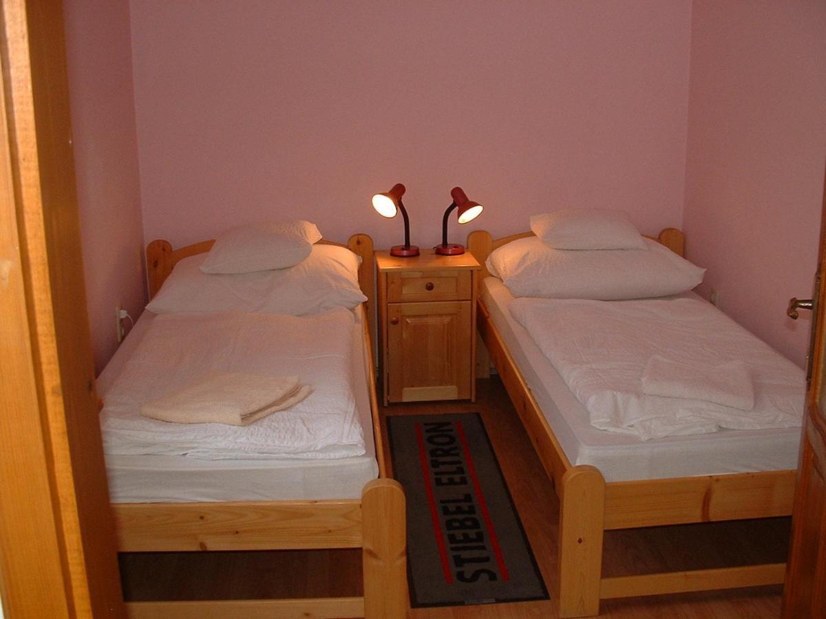 Apartmanház Cédrus 8. Zalakaros Habitación foto